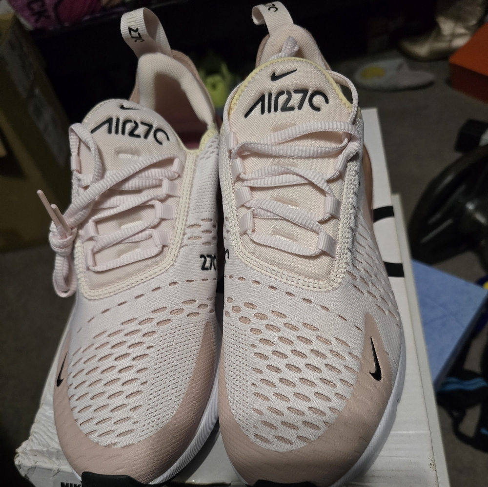 Nike Air Max 270 Pink Sneakers